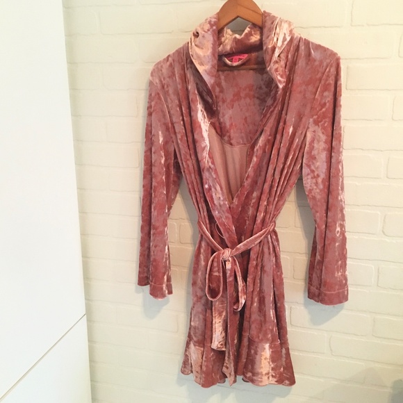 Betsey Johnson Mini Robe Hoodie Crushed Velvet Pink Ruffled hem Flare sleeve M/L - Picture 4 of 13